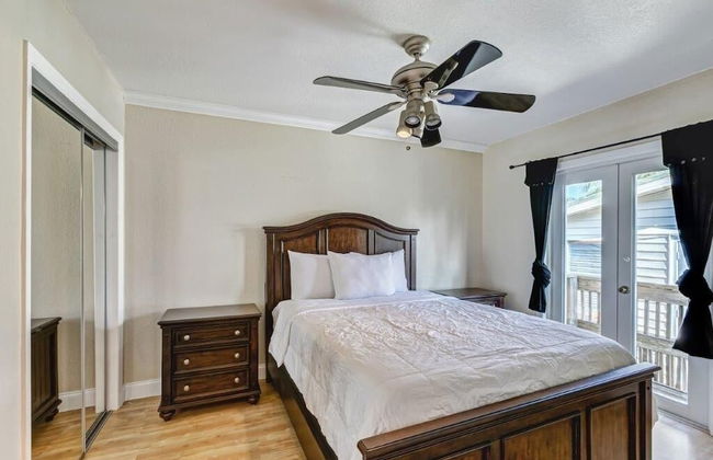 Beautifully Renovated 5 Bedroom with Guest House 5 Home by RedAwning - Foto 7