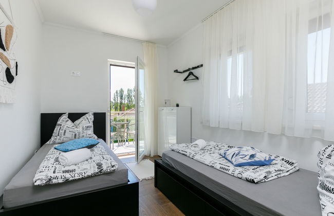 2 bedroom Apartment in Balatonszárszó with garden - Photo 9