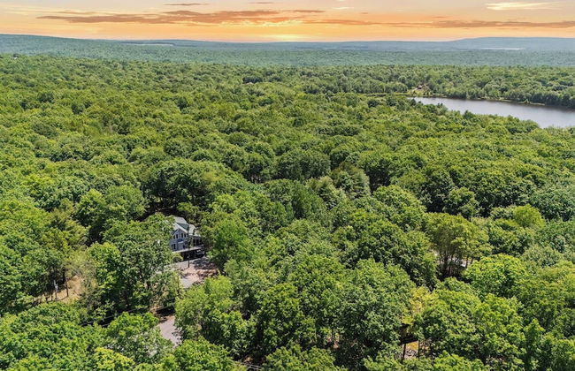 Maple Oasis by Avantstay Newly Built w/ Hot Tub, Game Room & Fire Pit - Photo 37