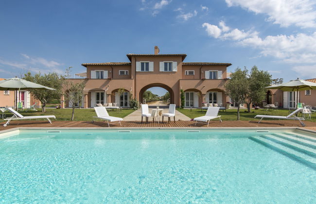 Marina Velca - Foto 1