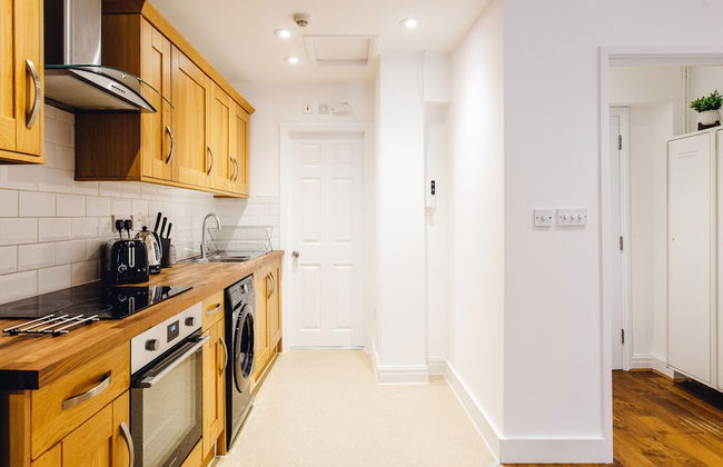 2 Bed Apartment Right on Trafalgar Square - Photo 23