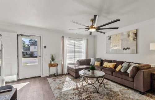 Day Dreamer minutes to Stadium with Fire pit and Parking - Foto 42