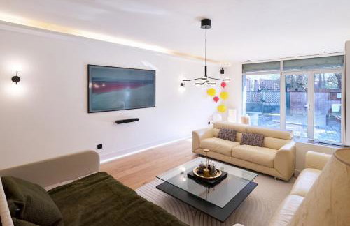 LE LUXURY LOFT - CENTER l DECEMBER MAR-KET l EUROPEAN PARLIAMENT l PARKING l NETFLIX - SPACIOUS & UNIQUE - LE LUXURY LOFT - CENTRE l MARCHÉ DE NOËL l PARLEMENT EUROPÉEN l PARKING l NETFLIX - SPACIEUX & UNIQUE - Foto 16