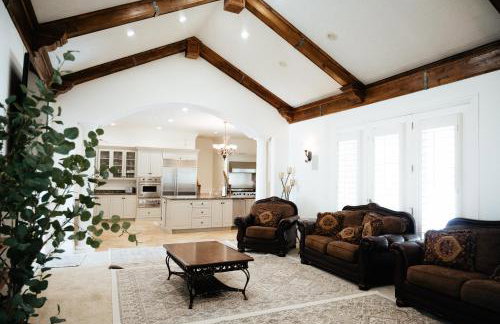 Large & Spacious Home, Sleeps 23+ near SLC - Foto 1