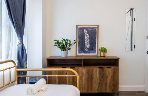 Charming 2BR Townhouse with Patio & Parking in DC - Foto 35