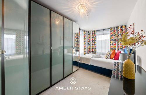 Modern 3 Bed Apartment in Acton by Amber Stays, Perfect for Business & Contractors - Photo 2