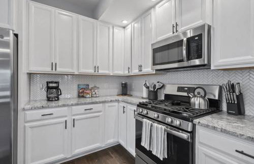 Hanford House w Hot Tub,Sauna,Bar - Photo 14