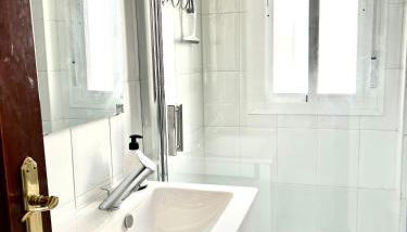 Alojanómadas Jerez Centro - Foto 3, Shower