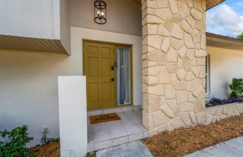 Oversized 4bed + Converted Bedroom, HEATED Pool + Hot Tub - Photo 10