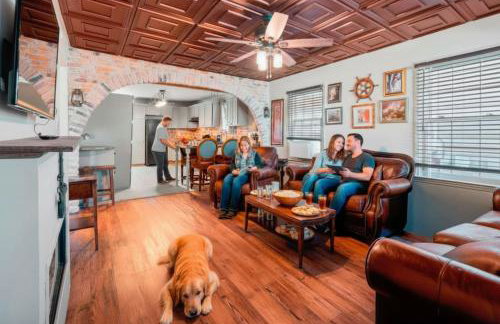 Romantic Colonial Hideaway in Historic Downtown - Pet Friendly - Foto 28