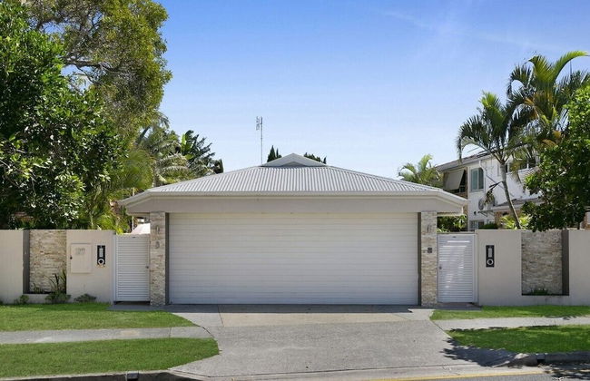 Relax at Riviera - Photo 14