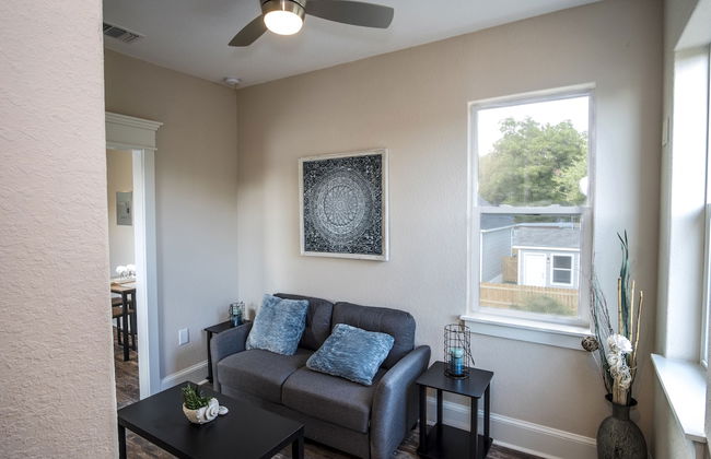 Beautiful Guest House on New Built Home Near Downtown - Photo 5