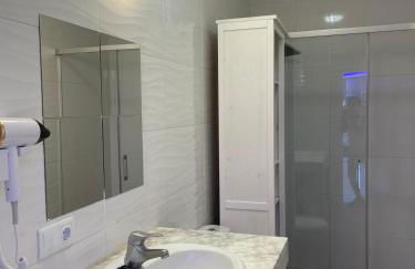 Villa LiLo Private House with Heated Pool - Foto 21