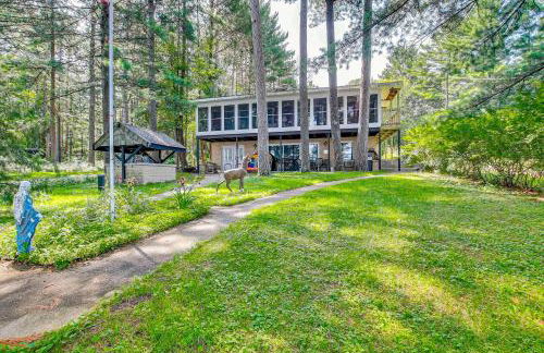 Waterfront Berry Lake Getaway with Sunroom! - Foto 1