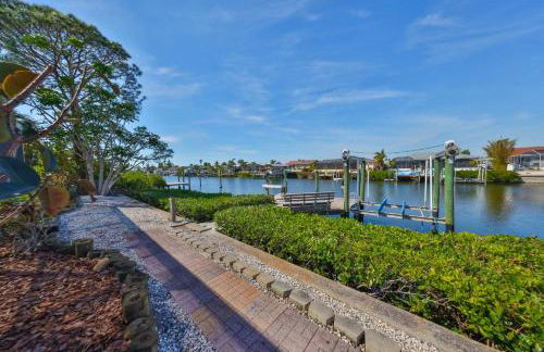 Waterfront Pool House with Heated Pool - Foto 84