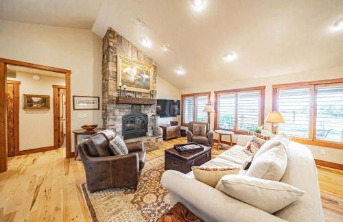 Upscale Hot Tub Wildlife Views - Photo 23