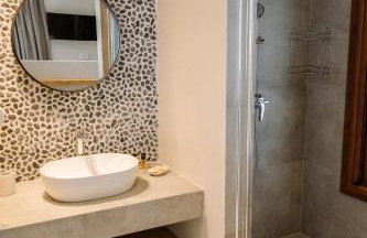 Trizonia Bay Hotel - Photo 6