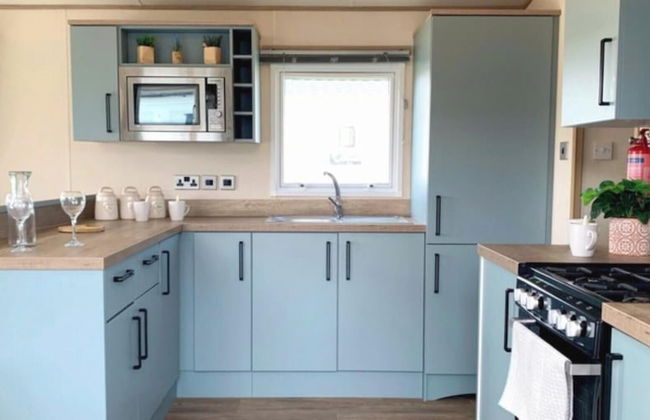 Caravan - Sleeps 6 - Pets Ok - Decking - Parking - Foto 6