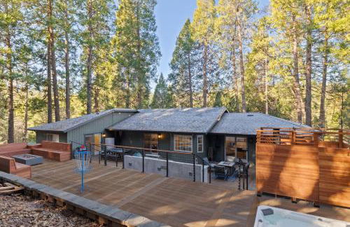 Luxury Mountain Escape Sleeps 25 - Sauna, Hot Tub, Fire Pits - 5 Star Amenities - Photo 2