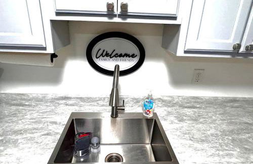 NEW - Mins to Hospitals - Manchester - Derry - Nashua - Concord - Queen Bed - Foto 4