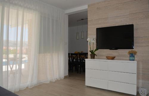 Villa Antea - modern house with pool - Foto 21