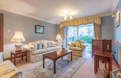 Tudor Style Seafront Home Sea Views Shoebury - Pass the Keys - Foto 41