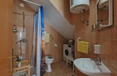 Apartments Turan Centrally Located with Free Parking - Photo 7