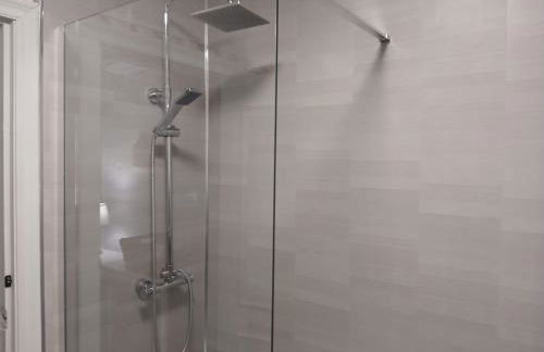 The Beach Hut with Lazy spa - Foto 11