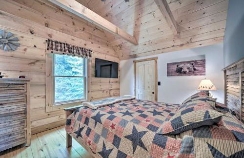 Luxe Log Cabin with Modern Finishes and Mtn Views - Foto 12