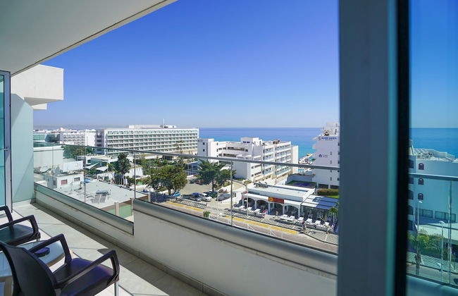 Melini Hotel Suites - Photo 25