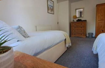Charming 3 bed near A1 and central Peterborough - Photo 14