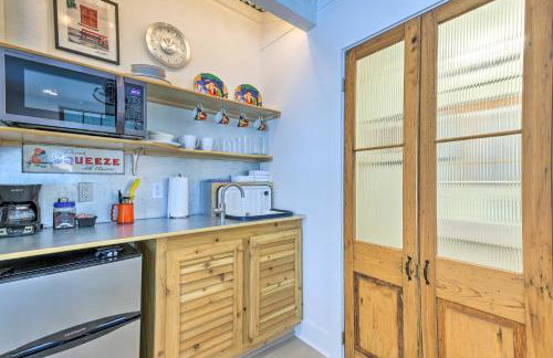 Walk to Beach from Chic Old Town Apartment with Yard - Foto 9