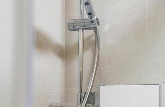 Modern 2 bedroom apartment in City Centre - Photo 48