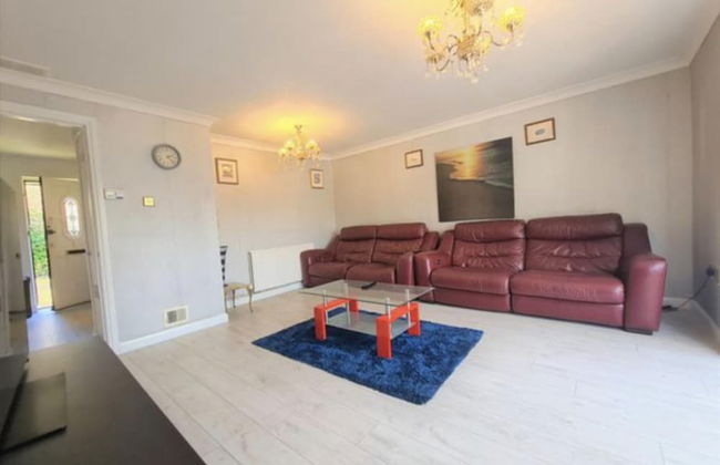 Nice 3-bed House in Farnham Royal Slough - Foto 7