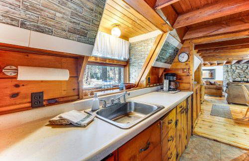 8 Mi to Cranmore Mtn Resort A-Frame with Fire Pit - Foto 5