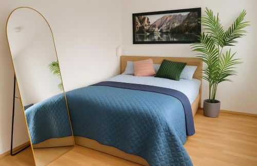 Quiet & Modern Studio near Tram & River Lech - Foto 3