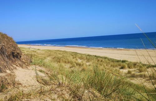 Sea View Holiday Chalet, access to sandy beach - Pets go free - Foto 3