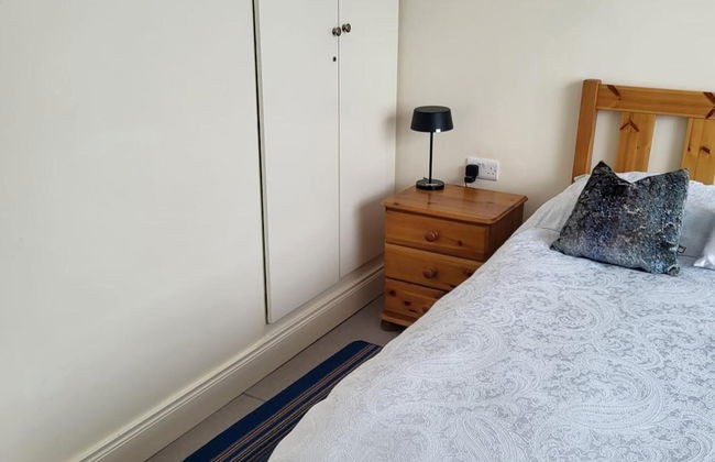 Charming 1-bed Apartment in Barefield - Photo 4