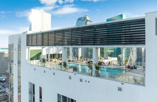 Vibrant Downtown Haven with Rooftop Pool & Parking - Foto 36
