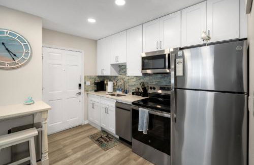 Beautiful Sunsets just Steps from Beach with King Bed and Queen Sleeper Sofa - Foto 7