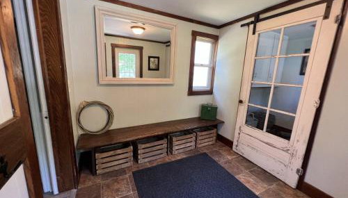 Home 7 beds, 2 baths Farmstay at Pygmy Goat Farm Byron Center Michigan - Foto 2