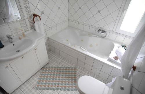 Six Steps From The Forest - Photo 66