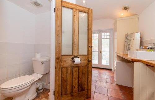 Central Caversham Traditional English House Pass the Keys - Photo 15