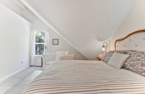 Charming 4BR Wine Country Getaway with Spa & Firepit - Foto 41