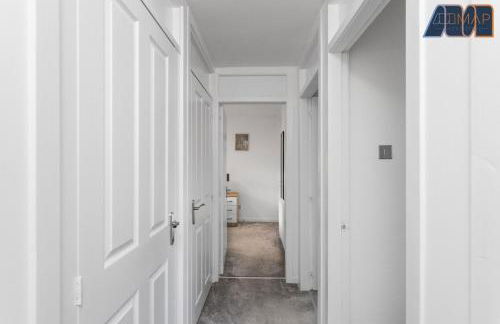 Modern 3 Bed Home in Bathgate with Garden - Photo 4