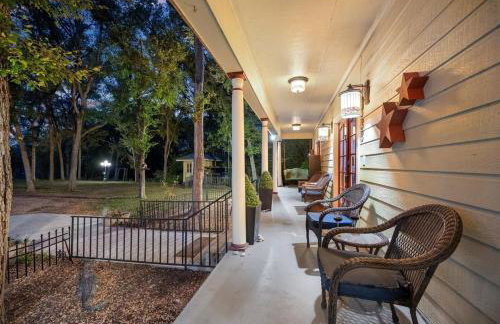 Waterfront & Pet-friendly 3-Acre Home with fire-pit - Photo 32