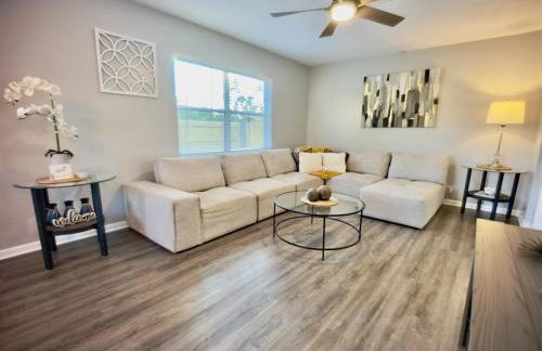 Luxury 4BR Getaway with Heated Pool & Cozy Vibes! - Foto 7