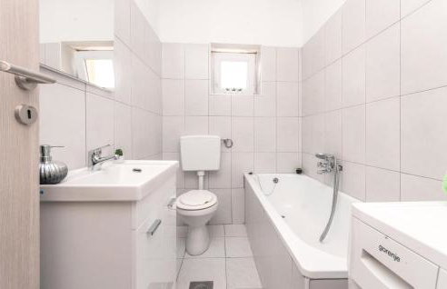 7 Bedroom Awesome Home In Polaca - Foto 43