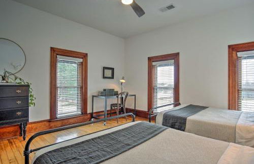 Historic Michigan Farmhouse with Grill and Fire Pit! - Foto 16