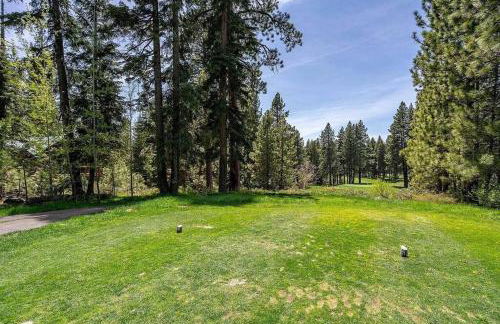 Private Ski, Lake & Golf Chalet! Walk to Lake - Foto 18